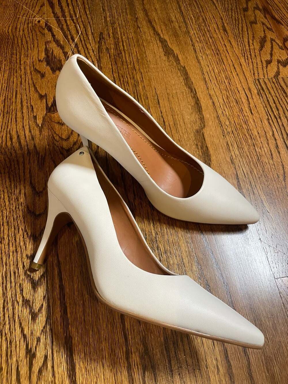 Coach White Leather Pointed Toe Stiletto Heels Pumps Size 8